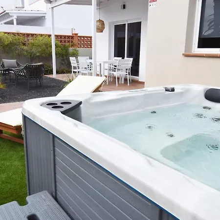 Fuerte Holiday Jacuzzi & Style Villa *